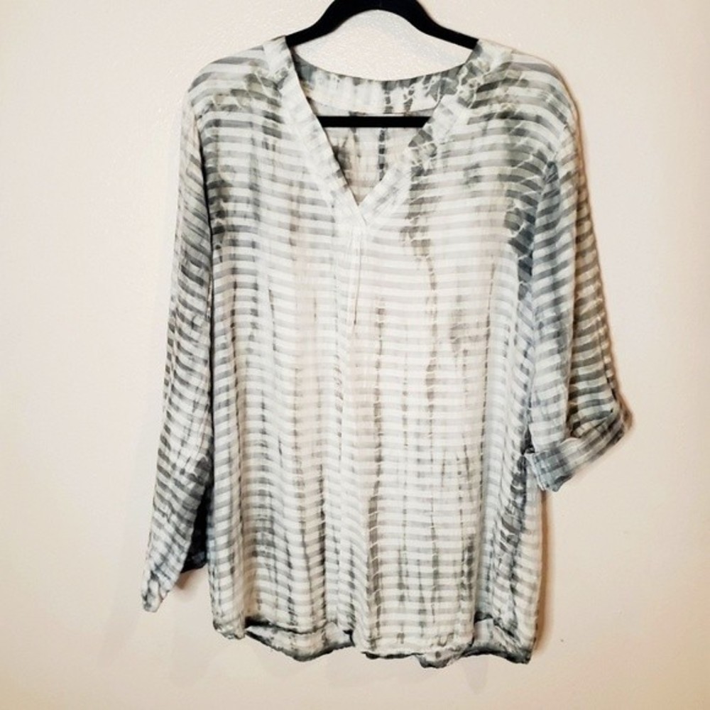 Soft Surroundings Gray and white tie dyed sheer 3/4 sleeve Flowy Top